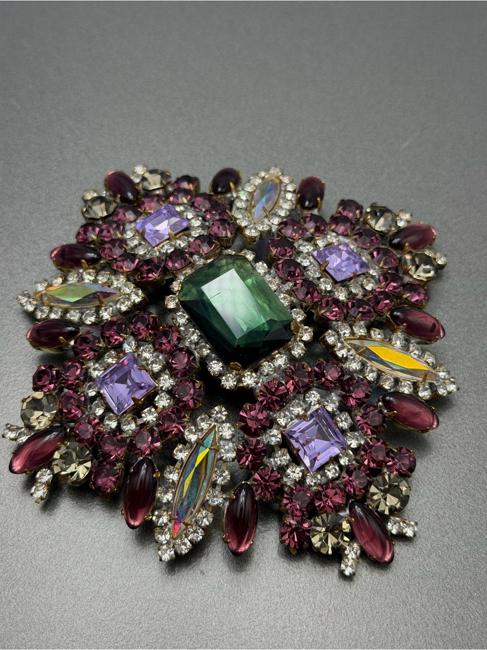 🇨🇦🇨🇦Vintage Czech Glass Massive Bijoux MG brooch Glows #482UR